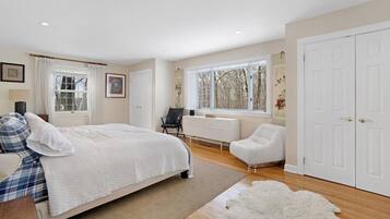 House, Multiple Beds (Woodbury Wonder) | 4 bedrooms, iron/ironing board, WiFi