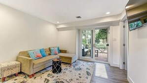 Casa, varias camas (Harbor View Haven) | Sala de estar