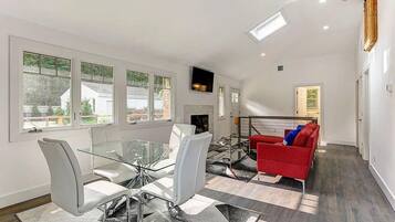 House, Multiple Beds (Harbor View Haven) | Interior