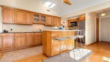 House, Multiple Beds (North Sea Seclusion) | Private kitchen | Microwave, toaster