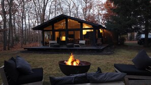 Property grounds - Old Stone Chalet (East Hampton)