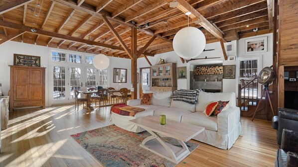 House, Multiple Beds (Twin Lakes Tranquility) | Living room