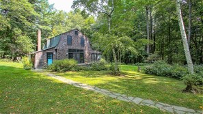 House, Multiple Beds (Twin Lakes Tranquility) | Property grounds