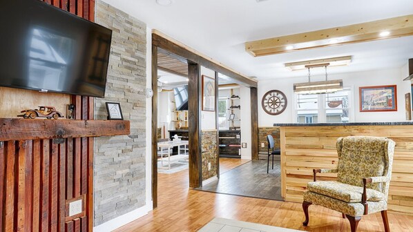 Ferienhaus, Mehrere Betten (Buckingham Lake Leisure) | Wohnzimmer | Fernseher
