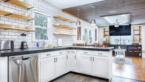 House, Multiple Beds (Buckingham Lake Leisure) | Private kitchen - Buckingham Lake Leisure (Schenectady)