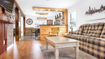 House, Multiple Beds (Buckingham Lake Leisure) | Living room | TV