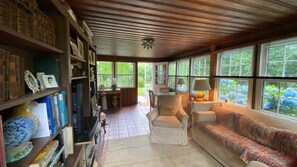 House, Multiple Beds (Quaint Water Mill Cottage) | Living room - Quaint Water Mill Cottage (Water Mill)