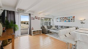 Apartemen, Beberapa Tempat Tidur (Shinnecock Bay Waterfront) | 2 kamar tidur dan Wi-Fi