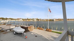 Appartement, plusieurs lits (Shinnecock Bay Waterfront) | Balcon