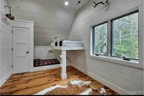 3 habitaciones, escritorio, tabla de planchar con plancha y wifi gratis 