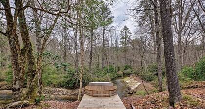 Family and pet friendly cabin on a creek. 10 minutes to downtown Cashiers