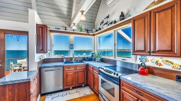 House, Multiple Beds (Beach House on Fort Pond Bay) | Private kitchen
