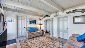 House, Multiple Beds (Beach House on Fort Pond Bay) | Living room