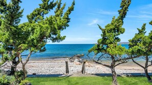 House, Multiple Beds (Beach House on Fort Pond Bay) | Beach | On the beach