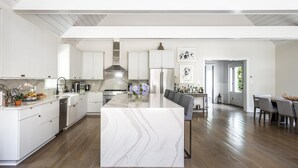 Private kitchen - Village Fringe Luxury (East Hampton)