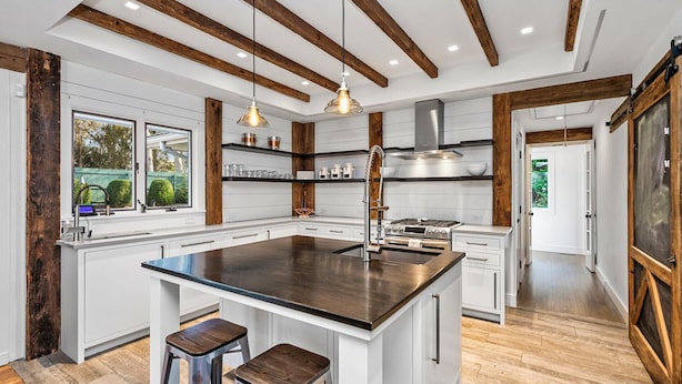 Casa, várias camas (East Hampton Village Hideaway) | Cozinha privada | Micro-ondas, torradeira, liquidificador