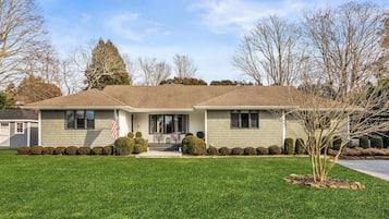 Rumah, Beberapa Tempat Tidur (East Hampton Village Hideaway) | Eksterior