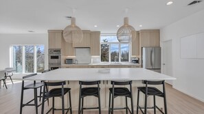 Casa, varias camas (Bridgehampton Beach Walk) | Cocina privada
