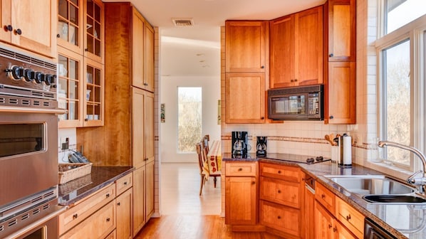 Casa, varias camas (Bridgehampton Beach Walk) | Cocina privada