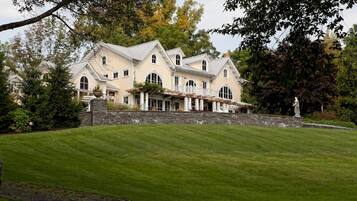 House, Multiple Beds (Bassinova-on-Hudson) | Exterior