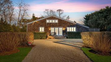 House, Multiple Beds (East Hampton Delight) | Exterior
