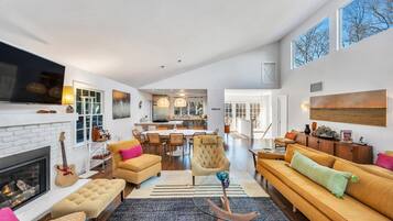 House, Multiple Beds (East Hampton Delight) | Living room | TV