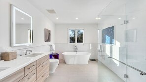 Bathroom - East Hampton Delight (East Hampton)