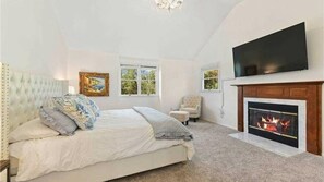 5 bedrooms, WiFi - Harts Cove Hideaway by Westhampton Village (East Moriches)