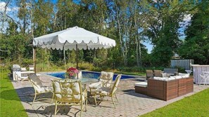 Casa, várias camas (Harts Cove Hideaway by Westhampton Vi) | Opções para refeição ao ar livre