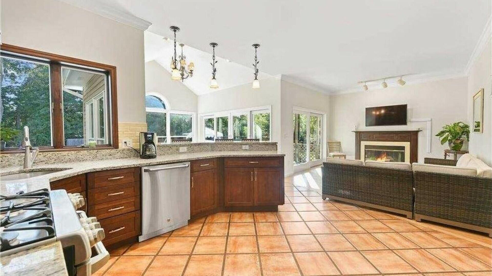 House, Berbilang Katil (Harts Cove Hideaway by Westhampton Vi) | Dapur peribadi | Peti sejuk, ketuhar gelombang mikro, mesin basuh pinggan mangkuk 