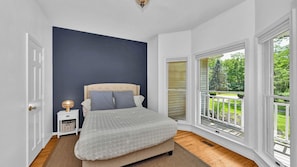 House, Multiple Beds (Harts Cove Hideaway by Westhampton Vi) | 5 bedrooms, WiFi - Harts Cove Hideaway by Westhampton Village (East Moriches)