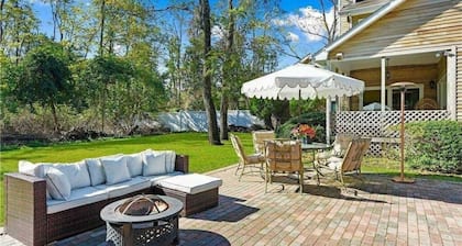 Harts Cove Hideaway by Westhampton Village
