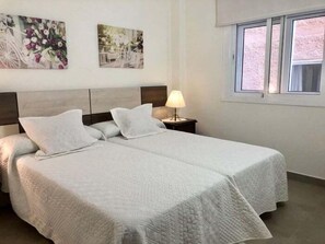 3 Schlafzimmer, Schreibtisch, Bügeleisen/Bügelbrett, kostenloses WLAN
