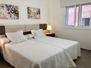 3 chambres, bureau, fer et planche à repasser, Wi-Fi gratuit