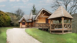 Exterior - Gîte de L'hôtel-dieu, Mon Château en Bois en Bourgogne Avec SPA (La Bussière-sur-Ouche)