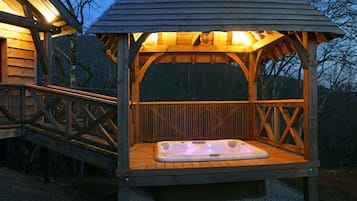 Bain à remous extérieur