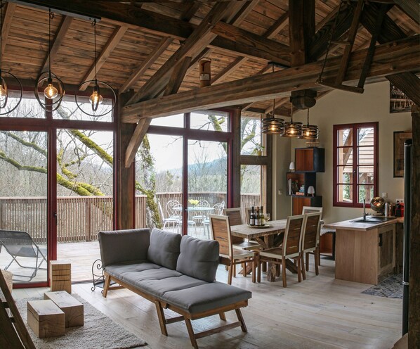 Télévision, chaîne hi-fi