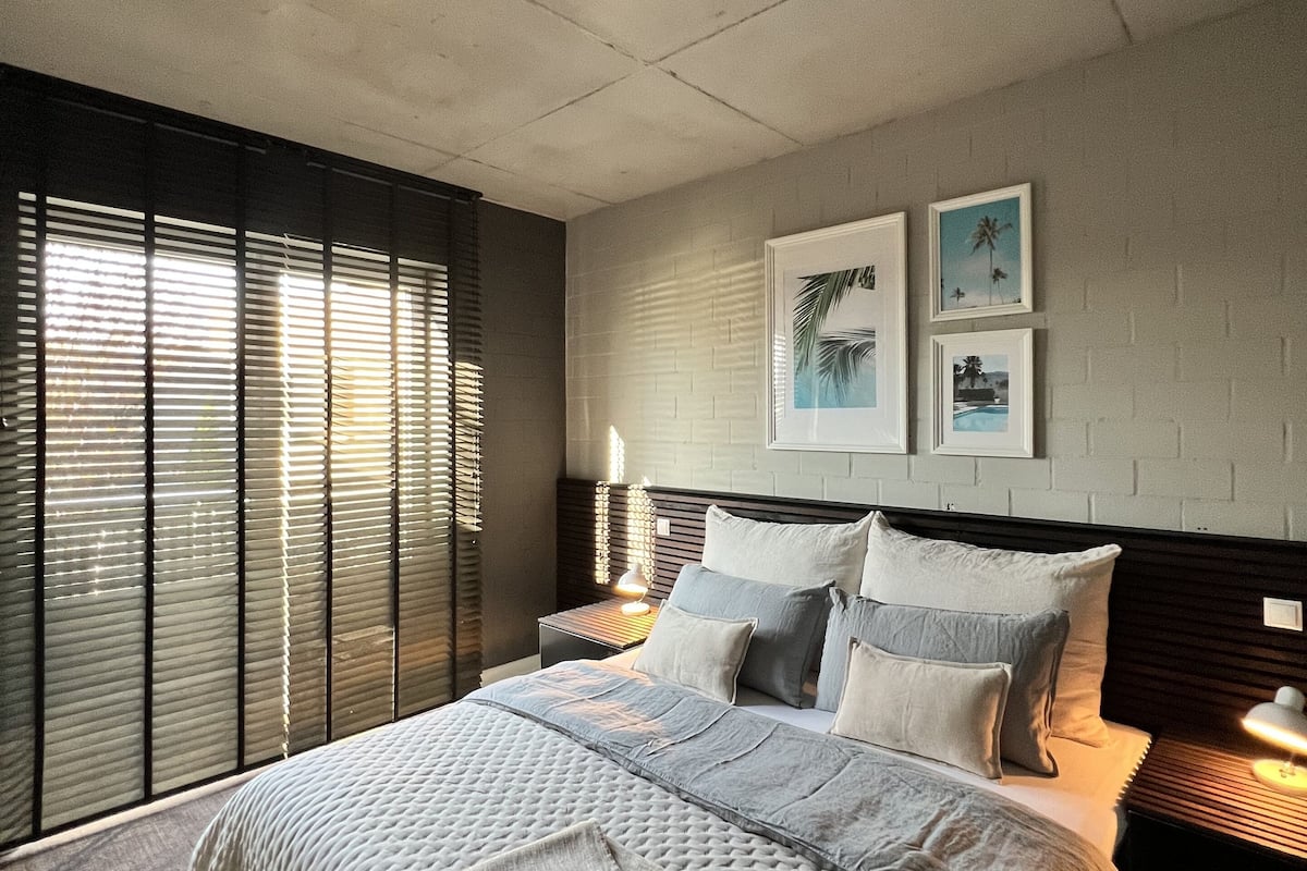 Superior Studio Suite | Hypo-allergenic bedding, free minibar items, in-room safe