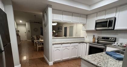 Spacious 2BD 2BA FreeWiFi Parking 12 mi - AT&T Stadium, Globe Life Field, TLive!