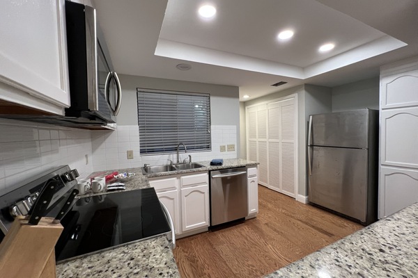 Frigorífic, microones, forn i placa de cuina