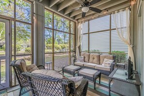 Télévision, services de streaming, espaces bureaux, écrans d'ordinateur