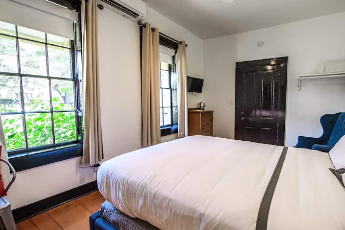 Room 6 | 1 Schlafzimmer, individuell dekoriert, individuell eingerichtet
