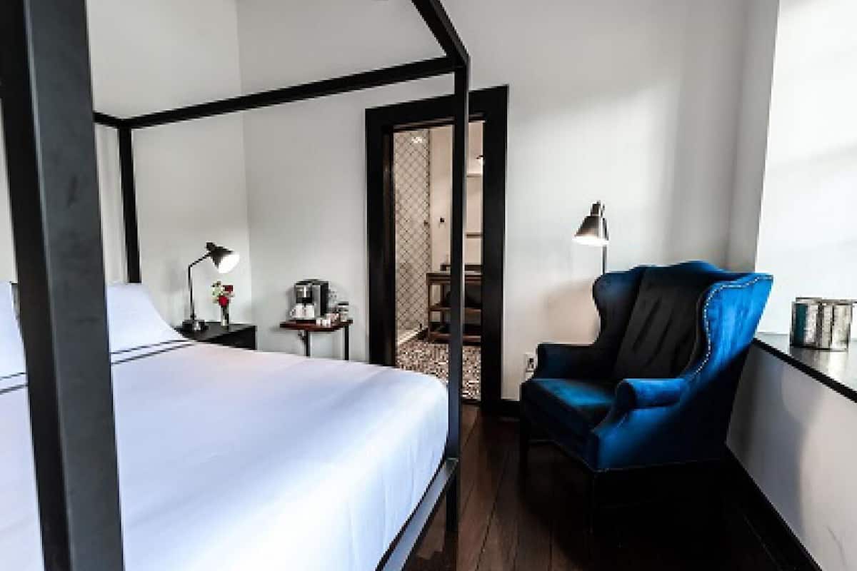 Room 1 | 1 Schlafzimmer, individuell dekoriert, individuell eingerichtet