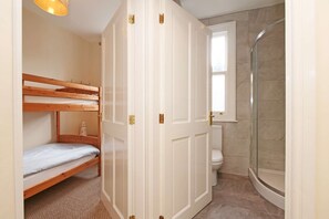 Hair dryer, towels - Adhurst" - close to city centre - 3 bed/2 bath (York)