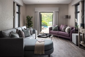 Frette Italian sheets, premium bedding, pillowtop beds, minibar - Ardlui Retreat (Arrochar)
