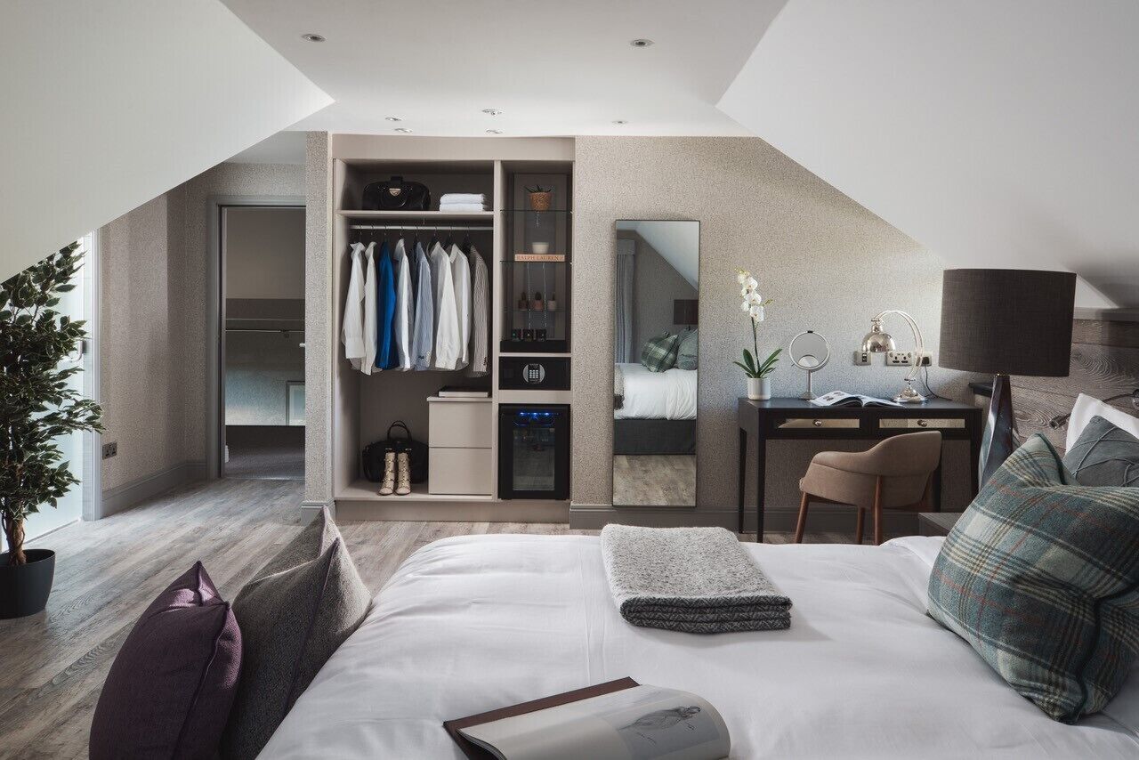 Frette Italian sheets, premium bedding, pillow-top beds, minibar