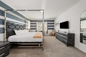 7 bedrooms, iron/ironing board, WiFi, bed sheets