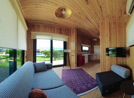 Panoraamahuone | Tallelokero huoneessa, pimennysverhot, ilmainen Wi-Fi, vuodevaatteet