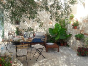 Outdoor dining - La Ninfa| Cozy and charming stone house (Monopoli)