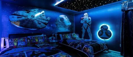 9 quartos, ferros/tábuas de passar roupa, Wi-Fi, roupa de cama